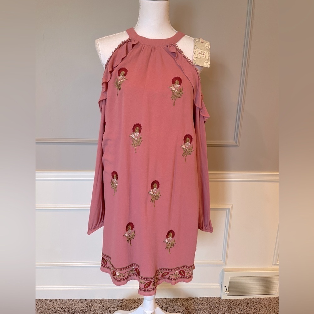 Chelsea & Violet NWT Large Dress Cold Shoulder Rose Pink Embroidered Midi